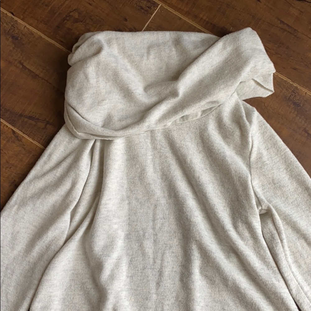 Light grey/white turtle neck - Picture 2 of 2